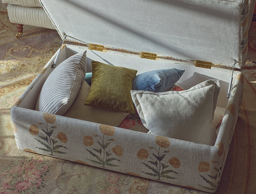 Birdham blanket box in Spill Resistant V&A Regal Poppy Buttermilk interior